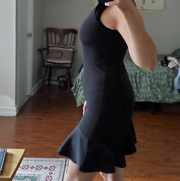 The Perfect LBD with gorgeous ruffles - Picture 2 of 8